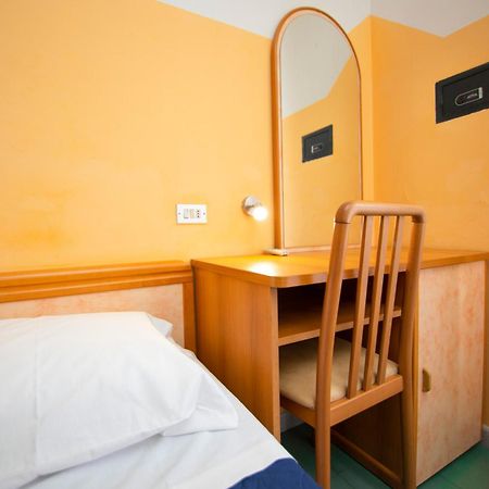 Hotel Montebello Riccione Buitenkant foto
