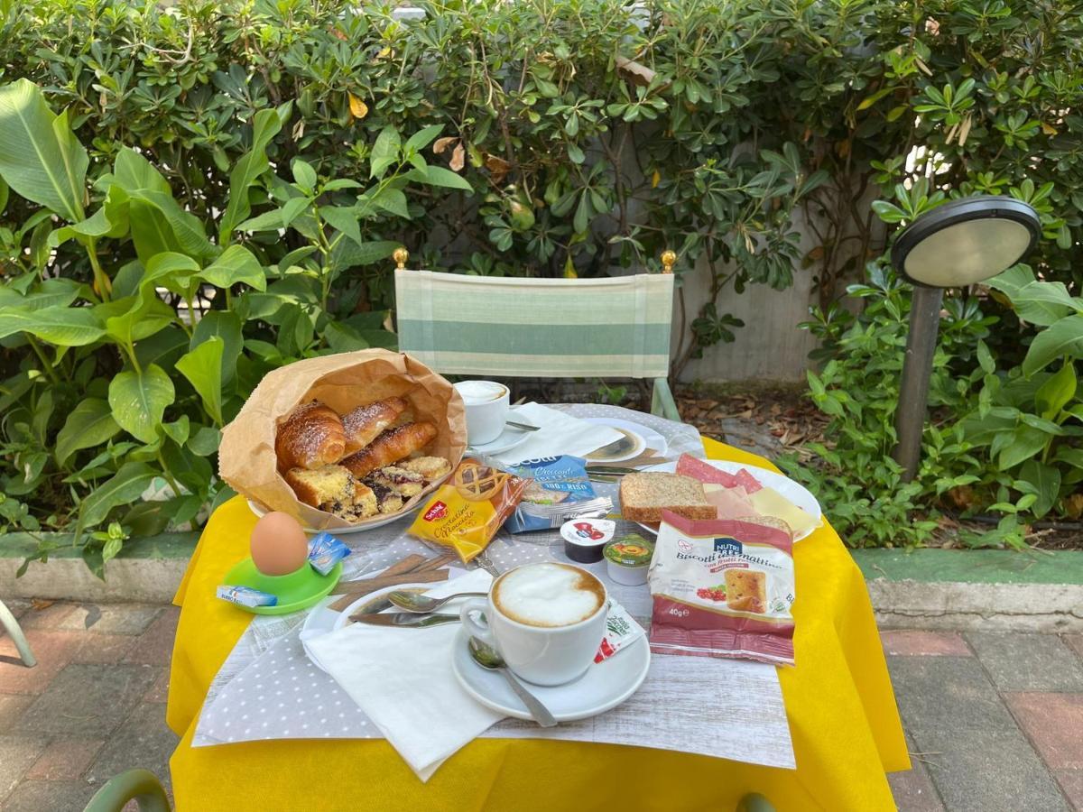 Hotel Montebello Riccione Buitenkant foto