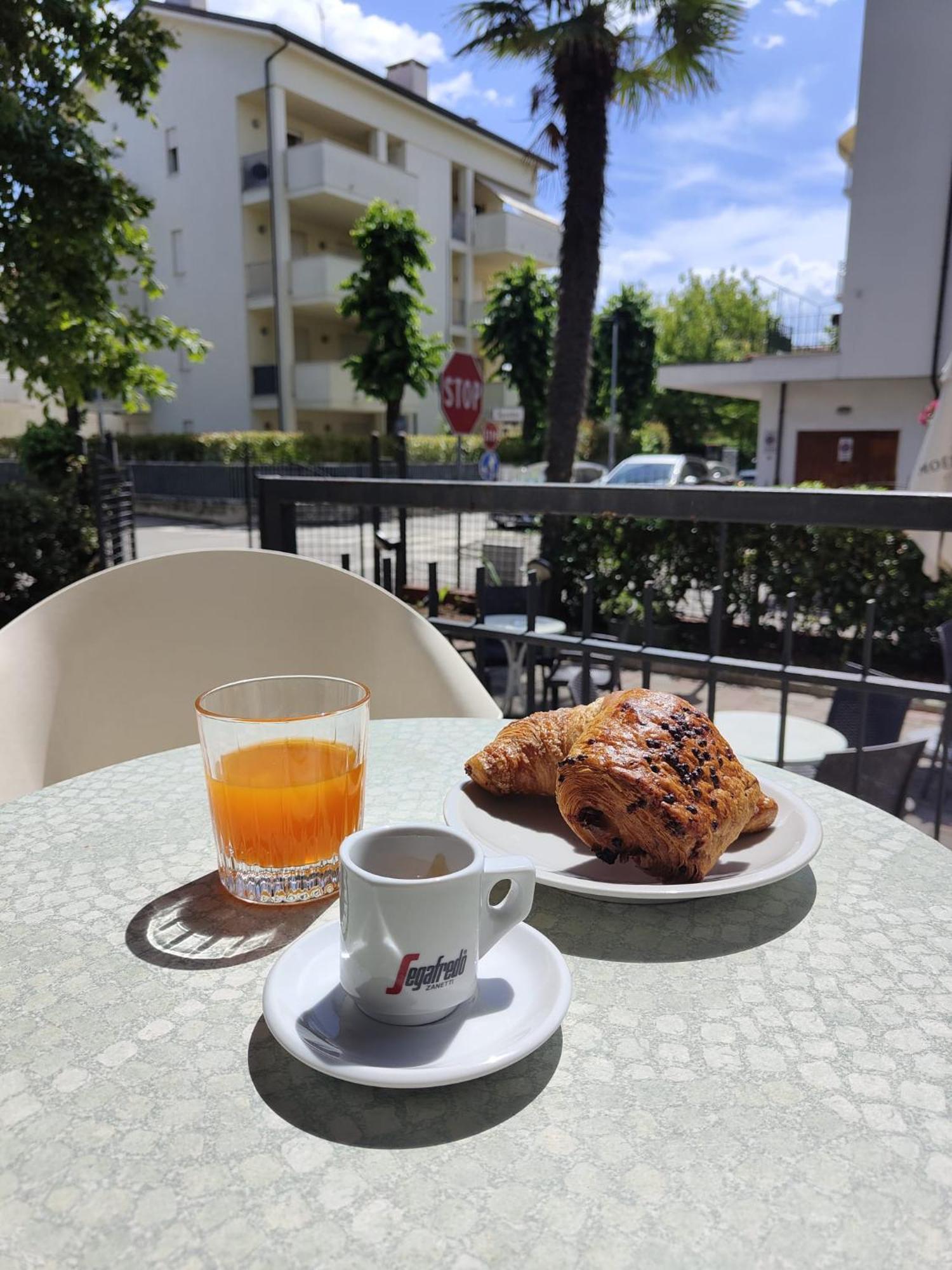 Hotel Montebello Riccione Buitenkant foto