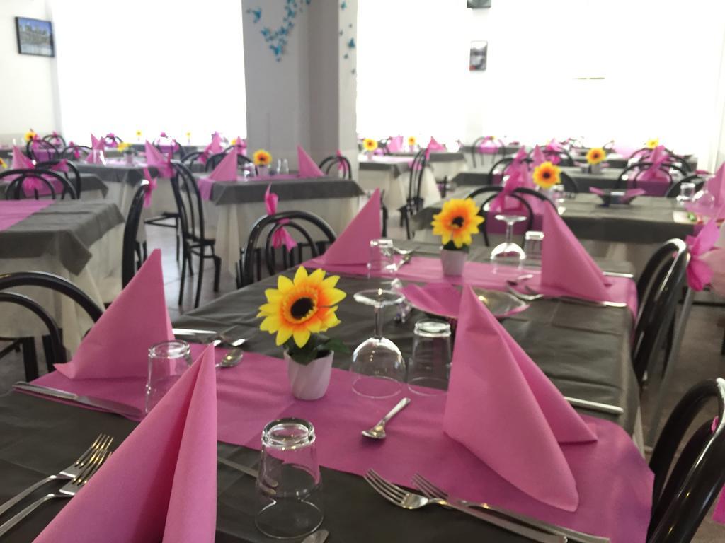 Hotel Montebello Riccione Buitenkant foto