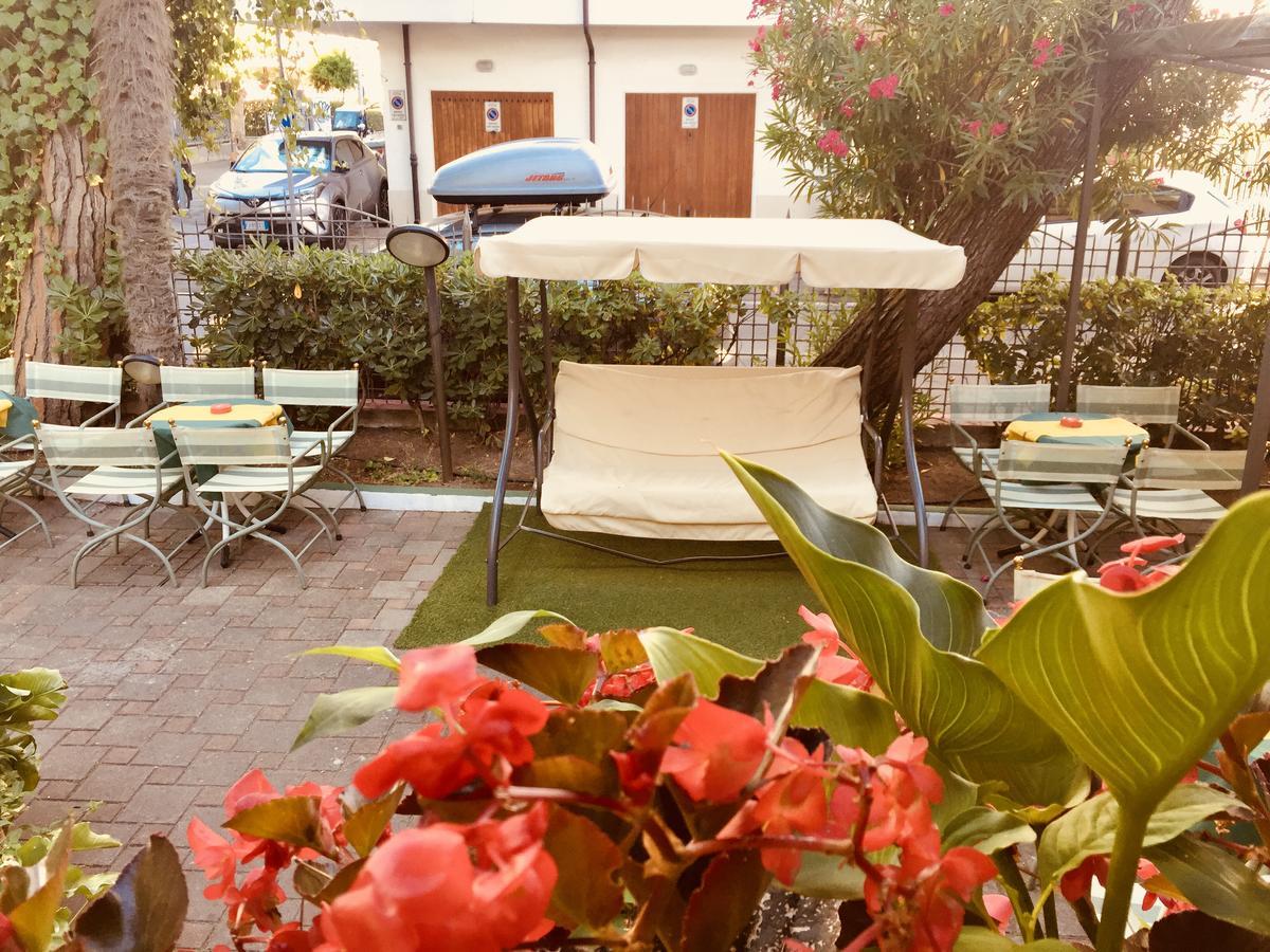 Hotel Montebello Riccione Buitenkant foto