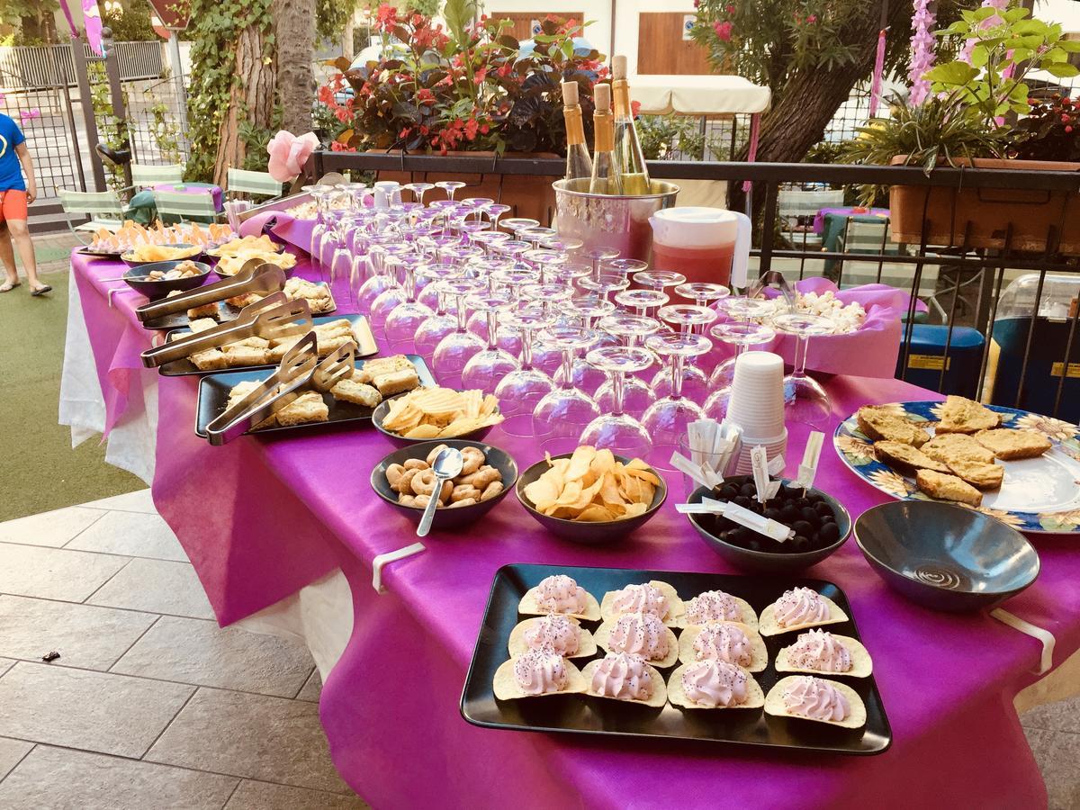 Hotel Montebello Riccione Buitenkant foto