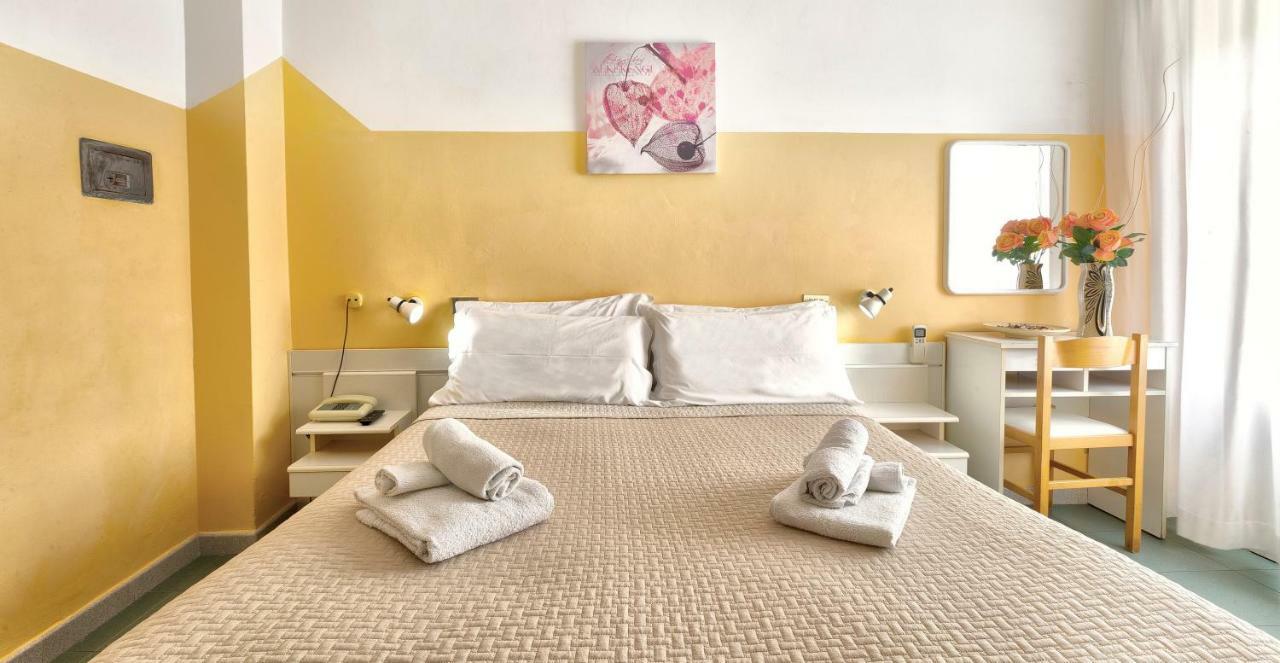 Hotel Montebello Riccione Buitenkant foto